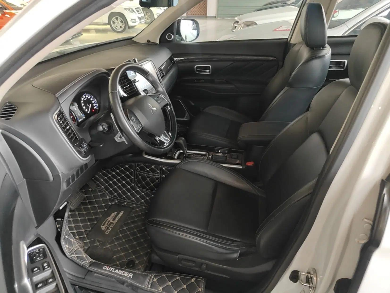 Mitsubishi Outlander 2019 2.0L Two-Wheel Drive Comfort Edition 7-Seater China VI Standard — миниатюра 18