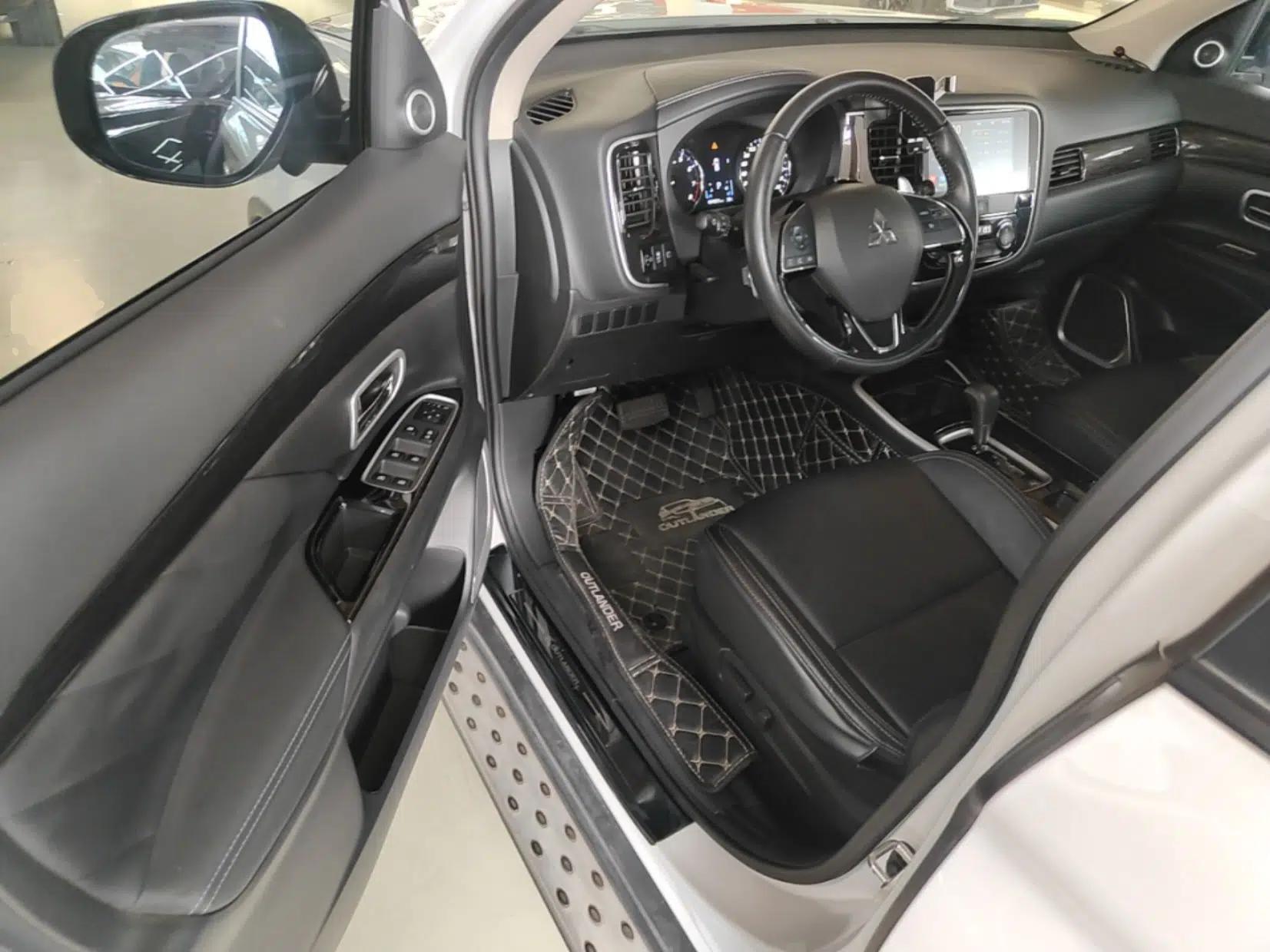 Mitsubishi Outlander 2019 2.0L Two-Wheel Drive Comfort Edition 7-Seater China VI Standard — миниатюра 19