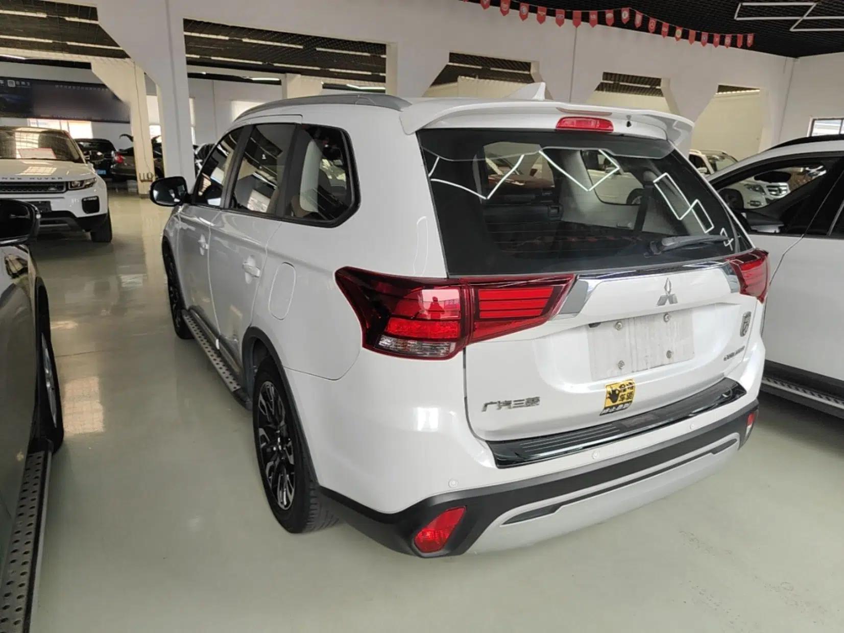 Mitsubishi Outlander 2019 2.0L Two-Wheel Drive Comfort Edition 7-Seater China VI Standard — миниатюра 4