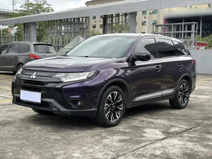 Mitsubishi Outlander 2020 2.0L Two-Wheel Drive Comfort Edition 5 Seats — миниатюра 1