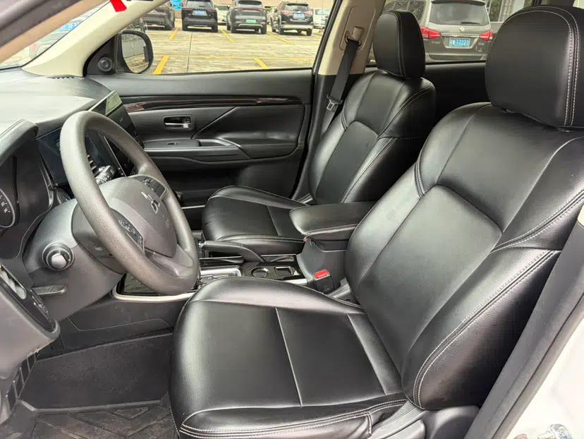 Mitsubishi Outlander 2020 2.0L Two-Wheel Drive Comfort Edition 5 Seats — миниатюра 17