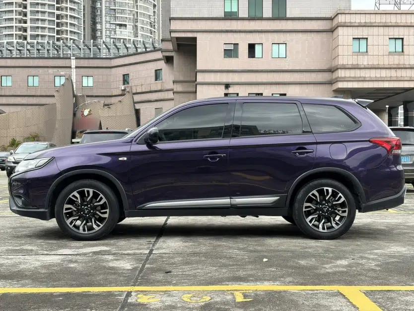 Mitsubishi Outlander 2020 2.0L Two-Wheel Drive Comfort Edition 5 Seats — миниатюра 3