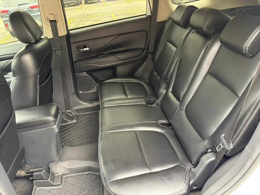 Mitsubishi Outlander 2020 2.0L Two-Wheel Drive Comfort Edition 5 Seats — миниатюра 23