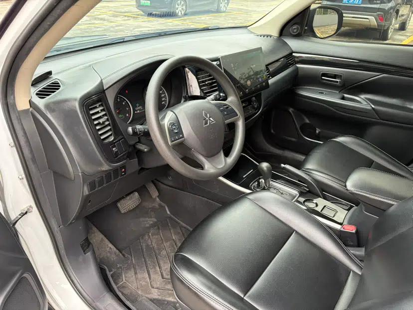 Mitsubishi Outlander 2020 2.0L Two-Wheel Drive Comfort Edition 5 Seats — миниатюра 24