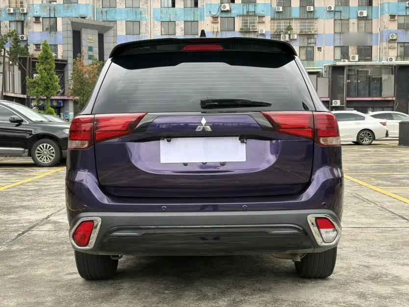 Mitsubishi Outlander 2020 2.0L Two-Wheel Drive Comfort Edition 5 Seats — миниатюра 5
