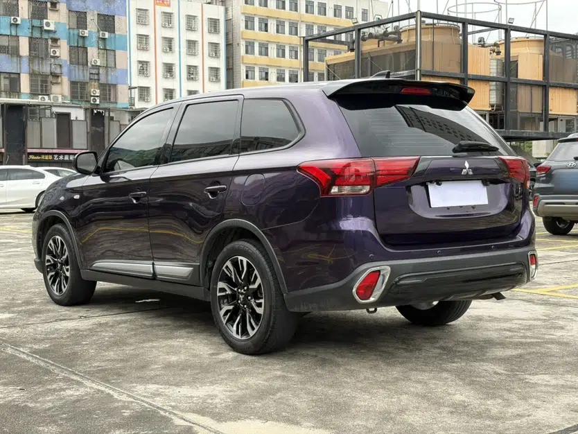 Mitsubishi Outlander 2020 2.0L Two-Wheel Drive Comfort Edition 5 Seats — миниатюра 8