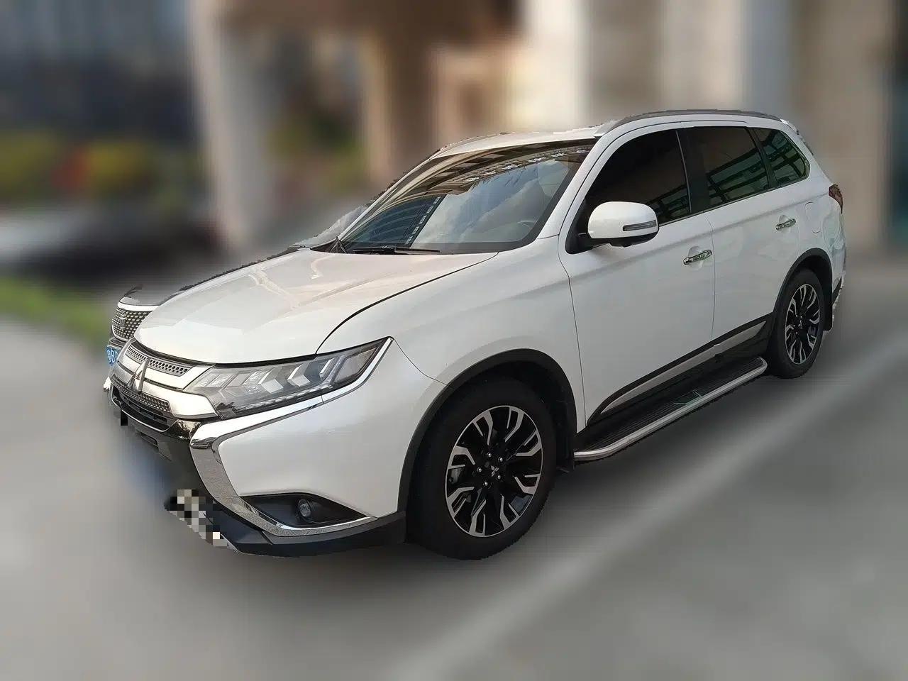 Mitsubishi Outlander 2019 2.4L 4x4 Zhi Xiang Edition 7 Seats China VI Standard — миниатюра 1