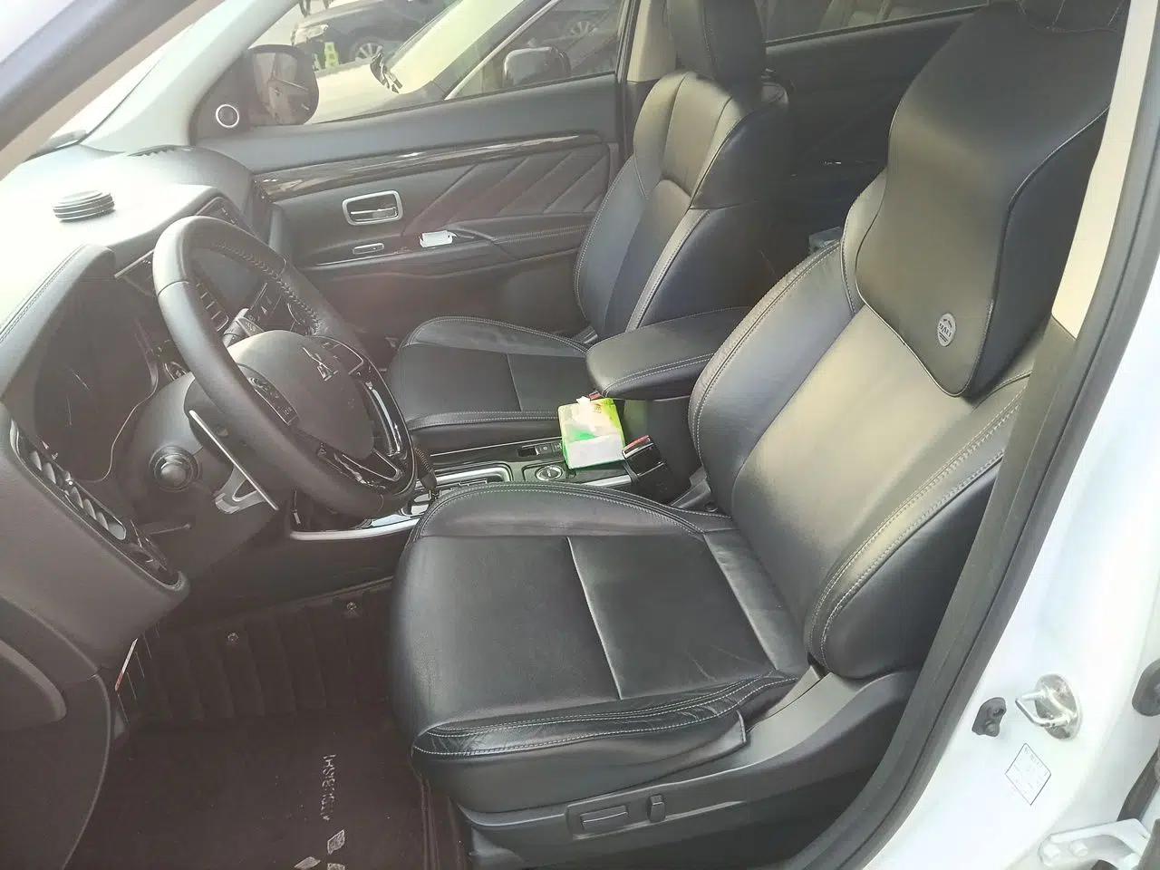 Mitsubishi Outlander 2019 2.4L 4x4 Zhi Xiang Edition 7 Seats China VI Standard — миниатюра 14