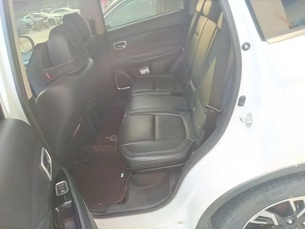 Mitsubishi Outlander 2019 2.4L 4x4 Zhi Xiang Edition 7 Seats China VI Standard — миниатюра 20
