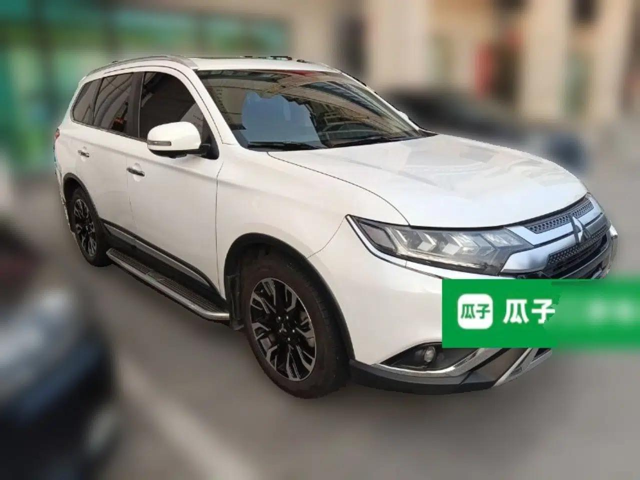 Mitsubishi Outlander 2019 2.4L 4x4 Zhi Xiang Edition 7 Seats China VI Standard — миниатюра 3