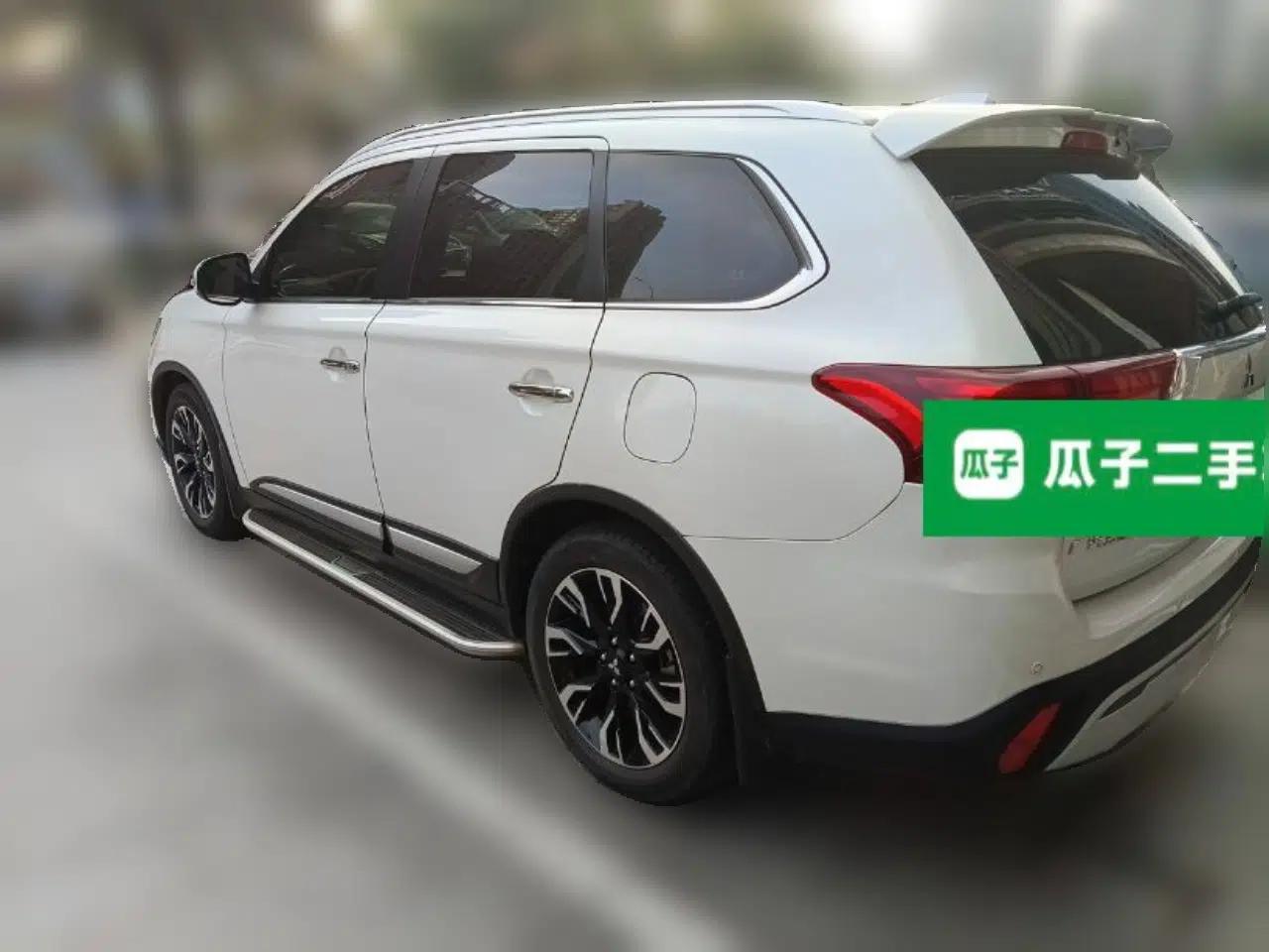 Mitsubishi Outlander 2019 2.4L 4x4 Zhi Xiang Edition 7 Seats China VI Standard — миниатюра 4