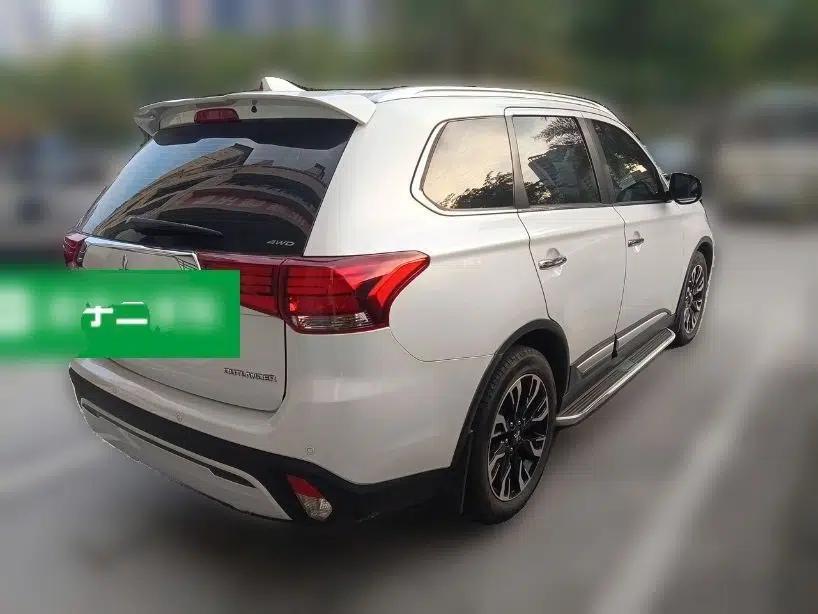 Mitsubishi Outlander 2019 2.4L 4x4 Zhi Xiang Edition 7 Seats China VI Standard — миниатюра 6