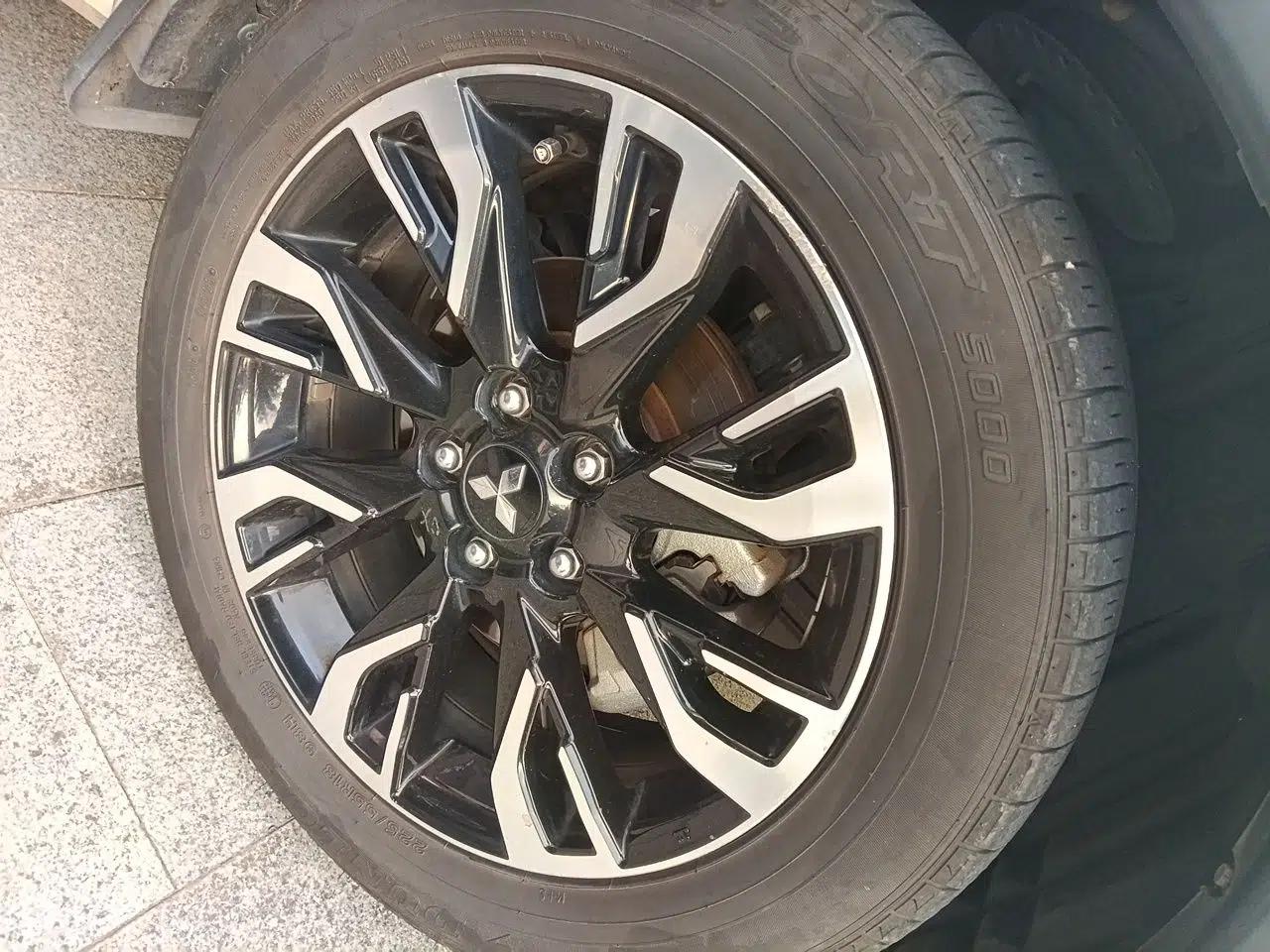 Mitsubishi Outlander 2019 2.4L 4x4 Zhi Xiang Edition 7 Seats China VI Standard — миниатюра 8