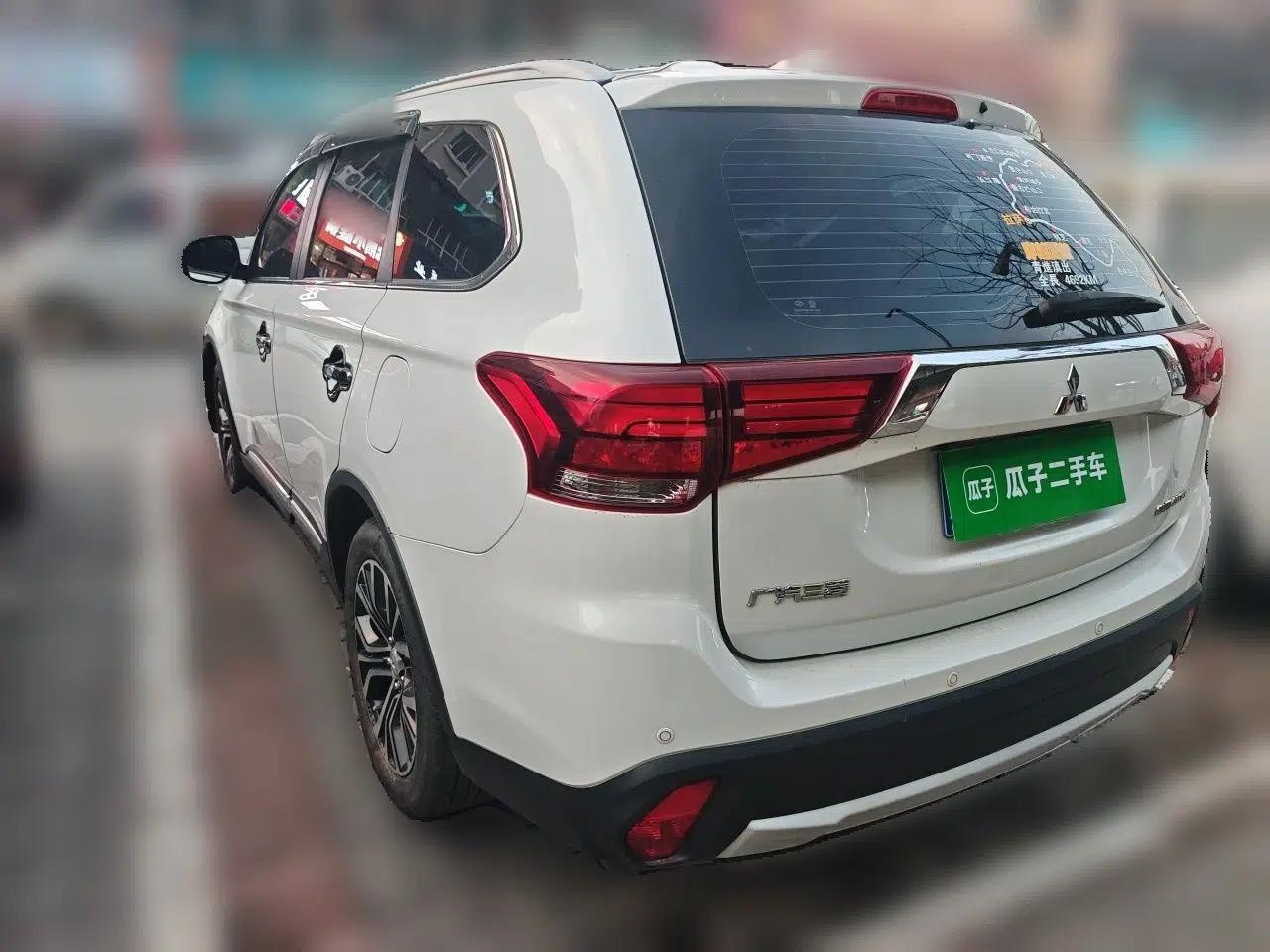 Mitsubishi Outlander 2018 2.4L 4x4 Elite Edition 5 Seats — миниатюра 4