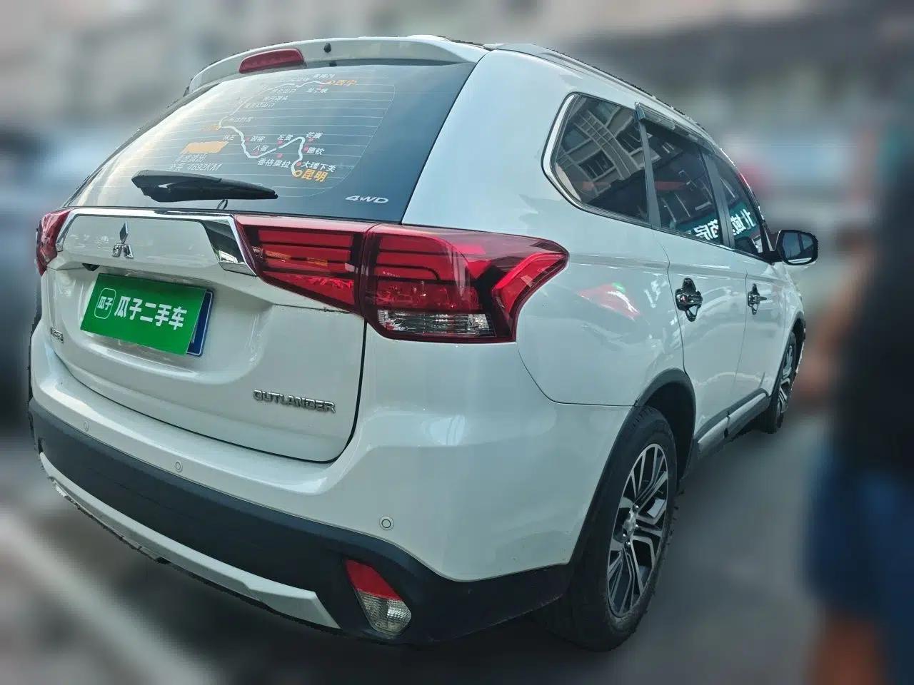 Mitsubishi Outlander 2018 2.4L 4x4 Elite Edition 5 Seats — миниатюра 6