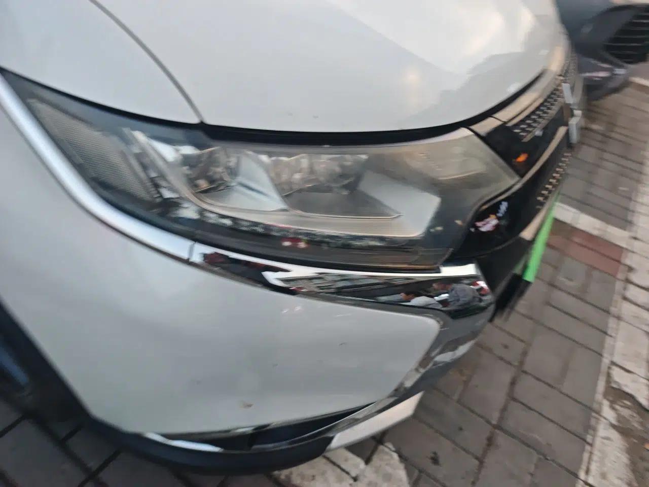 Mitsubishi Outlander 2018 2.4L 4x4 Elite Edition 5 Seats — миниатюра 7
