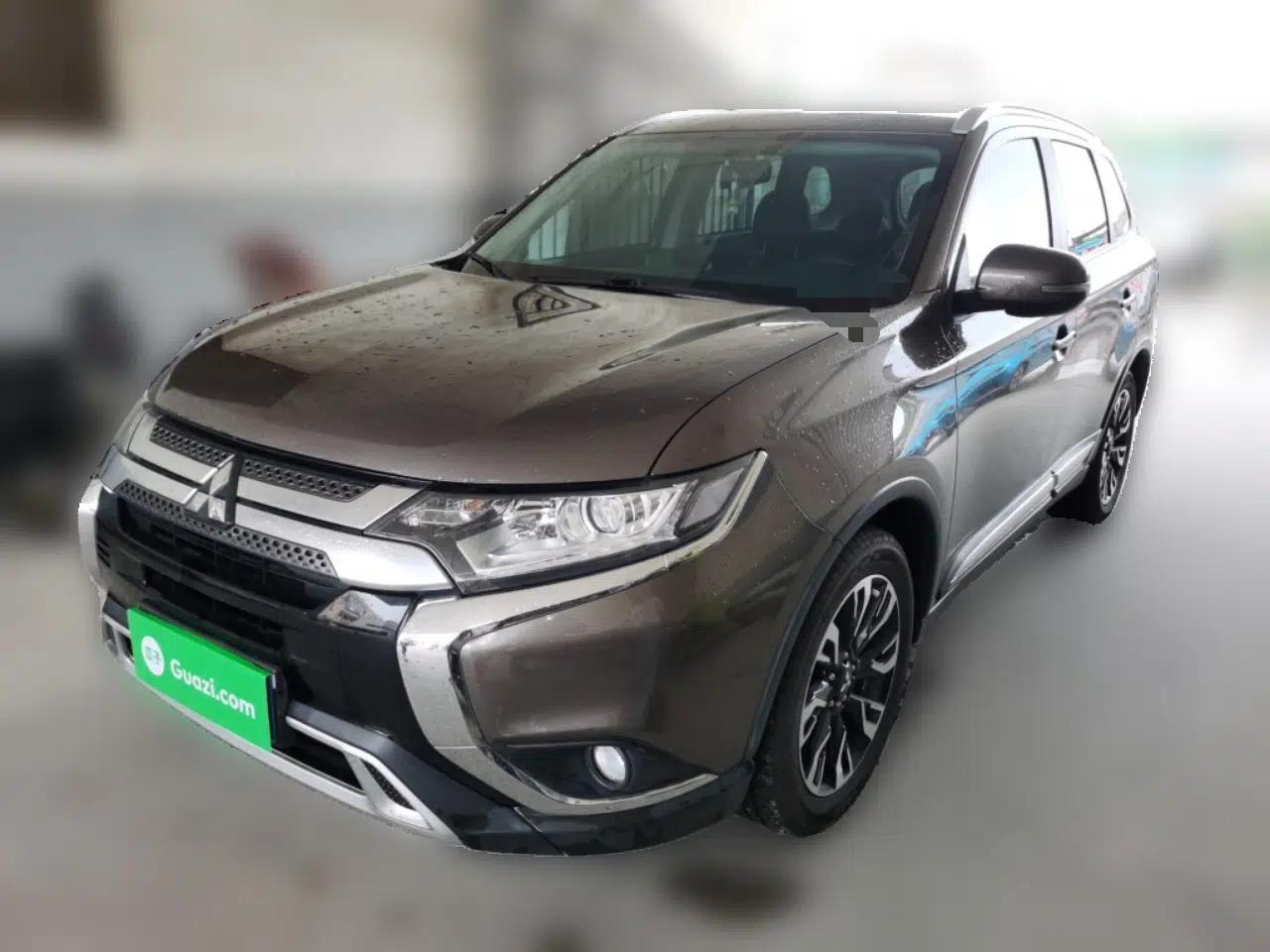 Mitsubishi Outlander 2020 2.0L Two-Wheel Drive Enjoyment Version 5 Seats — миниатюра 1