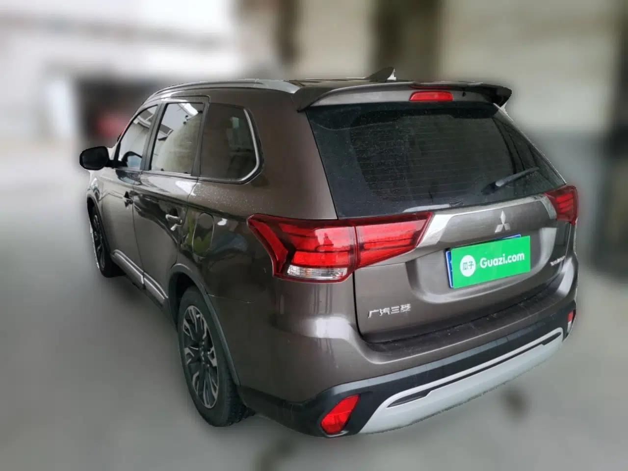 Mitsubishi Outlander 2020 2.0L Two-Wheel Drive Enjoyment Version 5 Seats — миниатюра 4