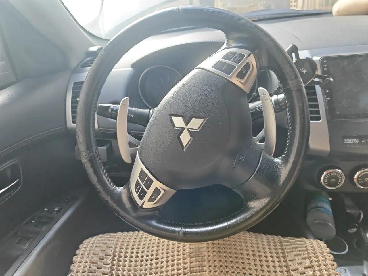 Mitsubishi Outlander 2012 Kicks 2.4 Fashion Navigation Edition — миниатюра 11