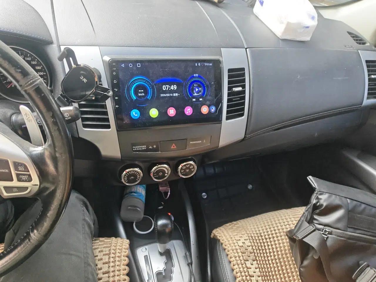Mitsubishi Outlander 2012 Kicks 2.4 Fashion Navigation Edition — миниатюра 14