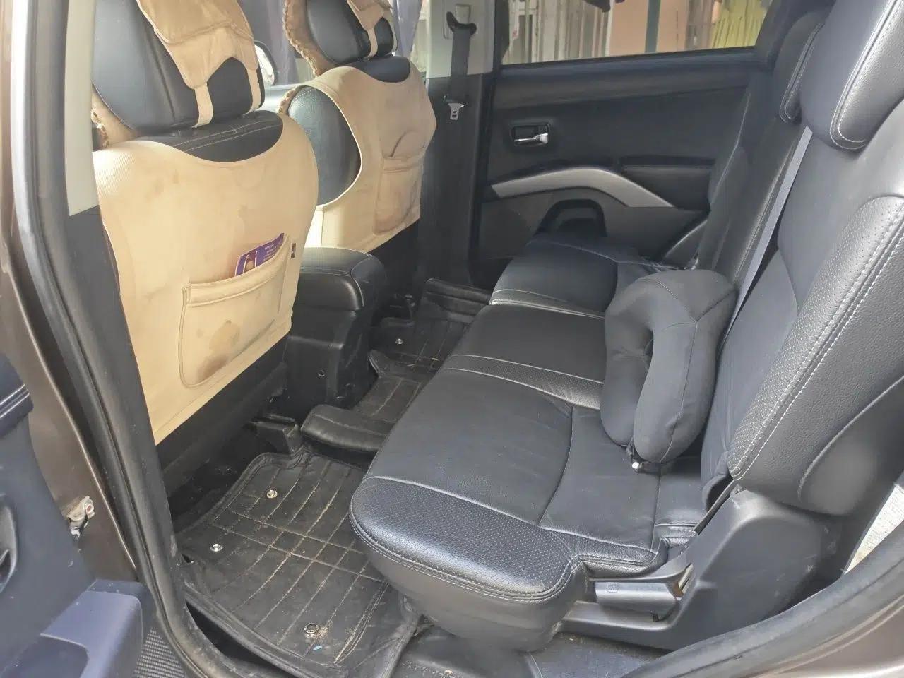 Mitsubishi Outlander 2012 Kicks 2.4 Fashion Navigation Edition — миниатюра 18