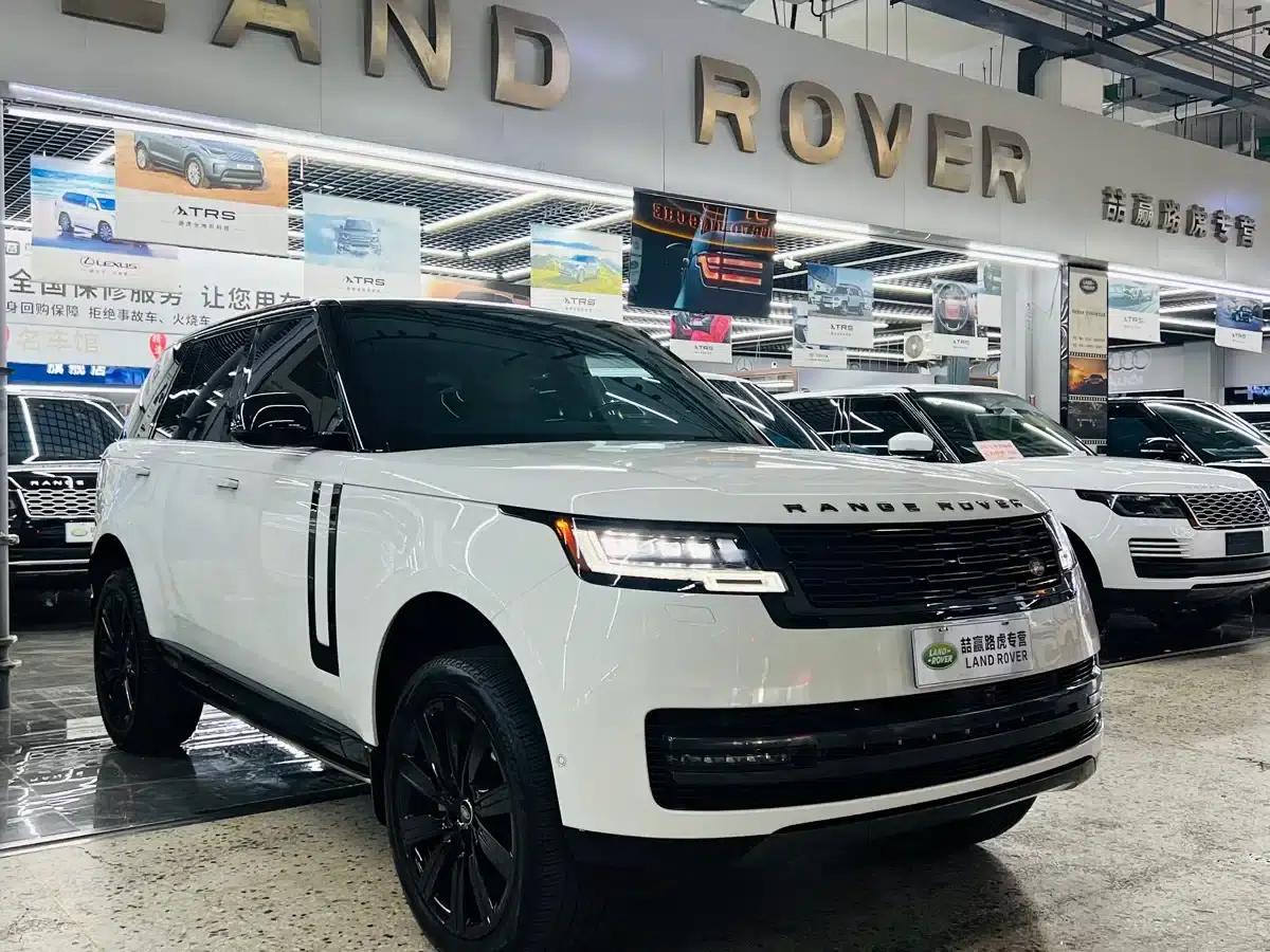 Range Rover 2024 3.0 L6 360PS Grand Edition — миниатюра 3