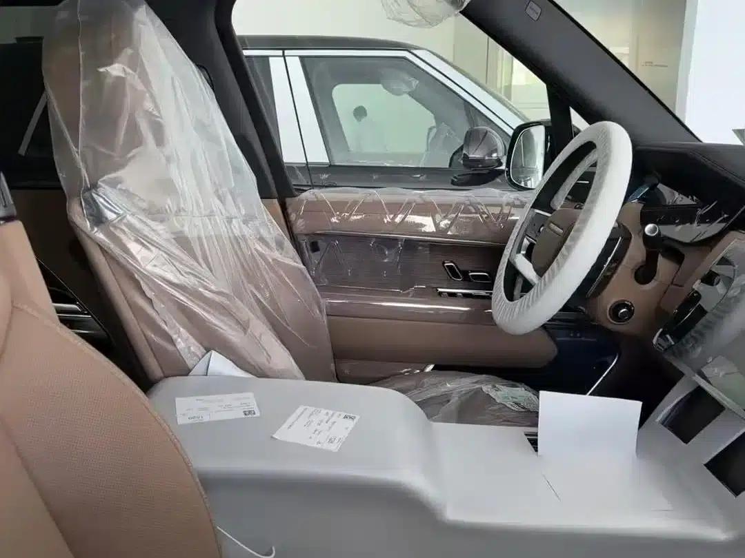 Range Rover 2025 3.0 L6 400PS Extended Wheelbase 7-Seater — миниатюра 7