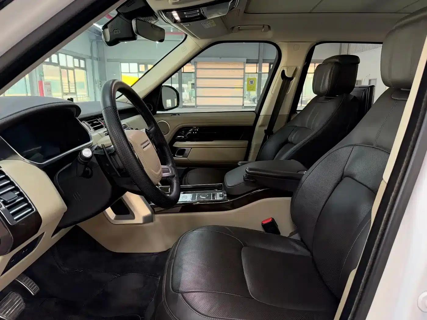 Range Rover 2022 3.0 L6 400PS Legendary Extended Classic Edition — миниатюра 11