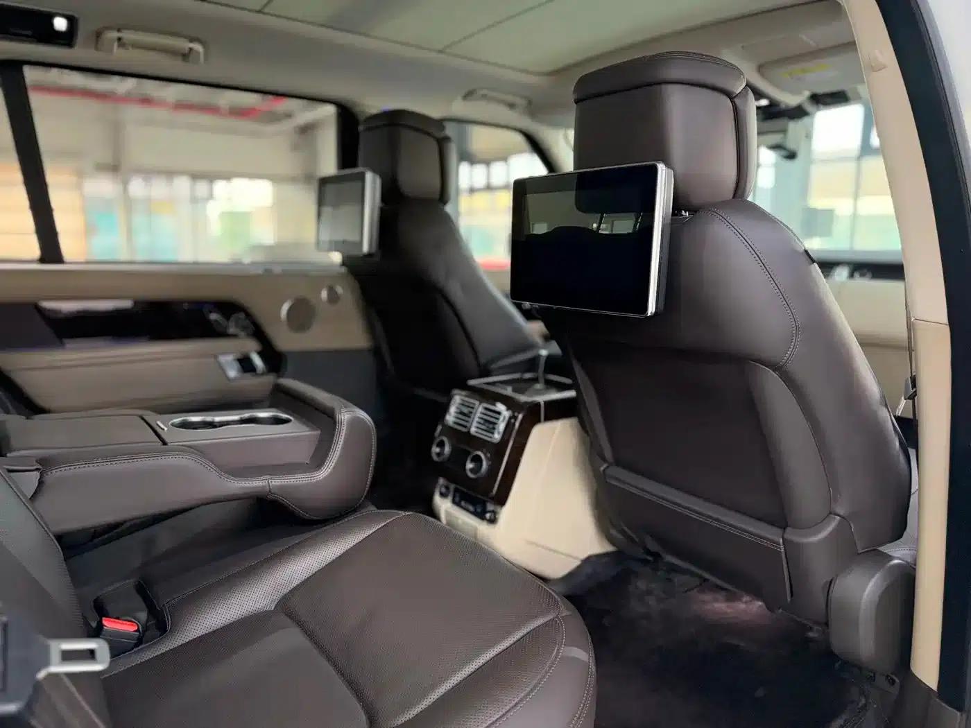 Range Rover 2022 3.0 L6 400PS Legendary Extended Classic Edition — миниатюра 12