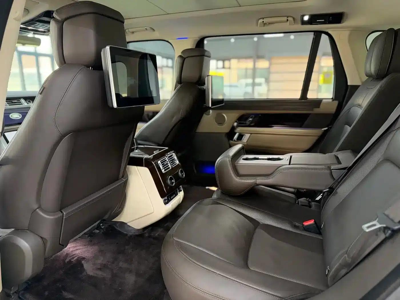 Range Rover 2022 3.0 L6 400PS Legendary Extended Classic Edition — миниатюра 13
