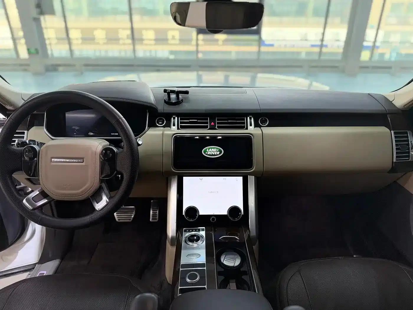 Range Rover 2022 3.0 L6 400PS Legendary Extended Classic Edition — миниатюра 14