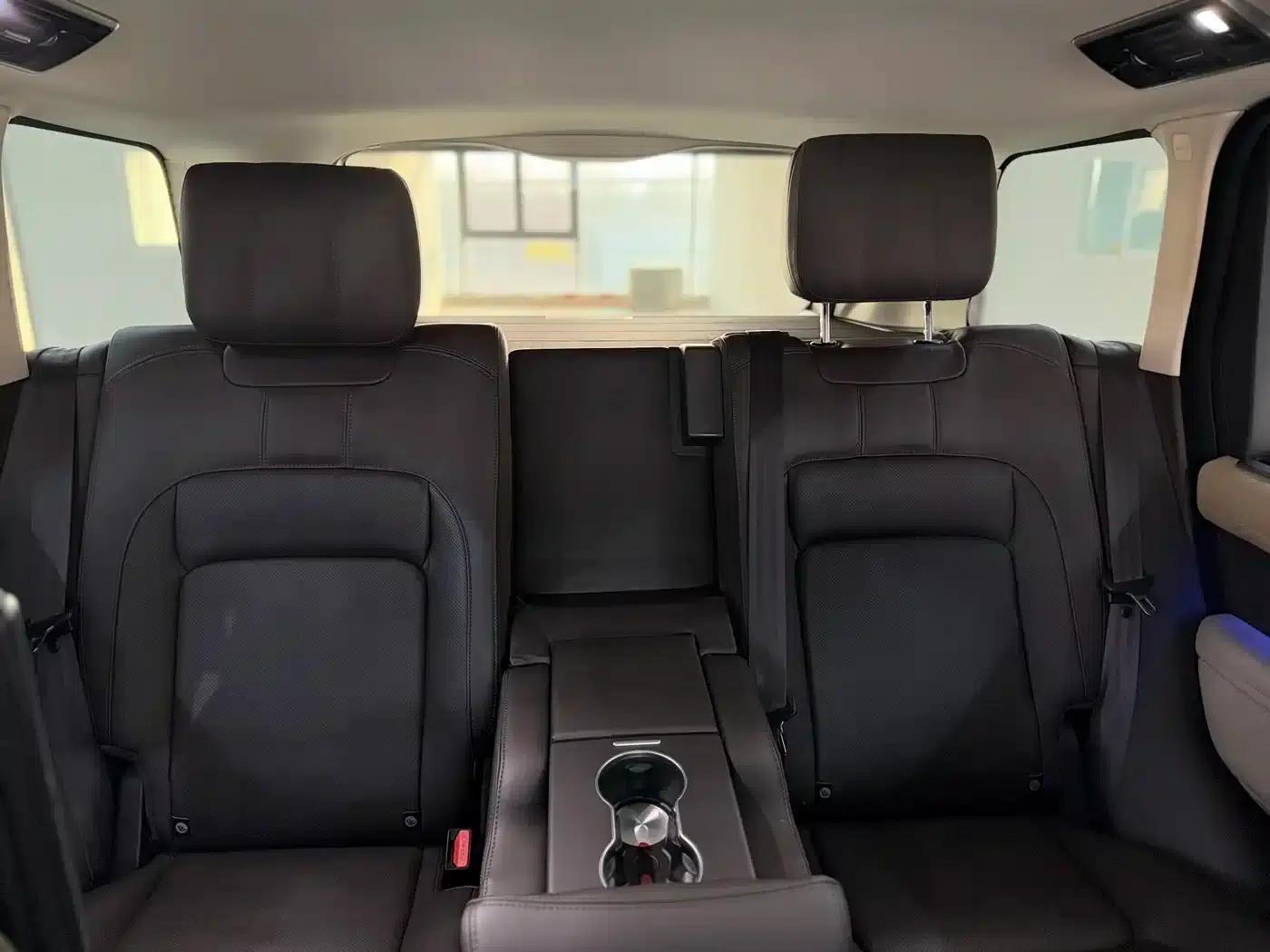 Range Rover 2022 3.0 L6 400PS Legendary Extended Classic Edition — миниатюра 15
