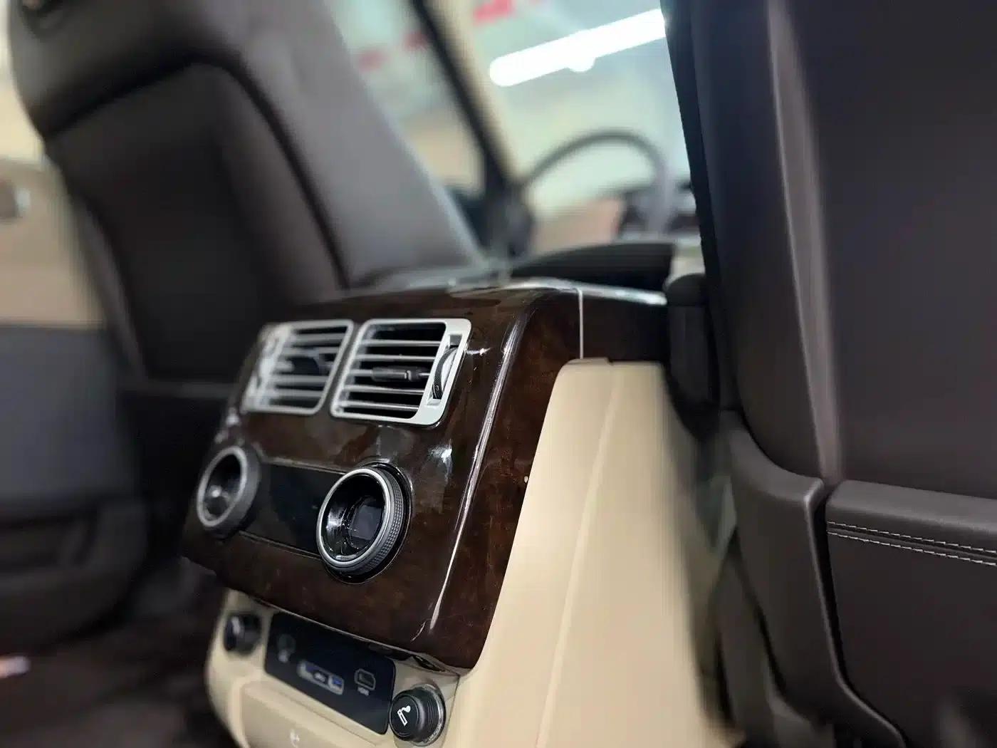 Range Rover 2022 3.0 L6 400PS Legendary Extended Classic Edition — миниатюра 20