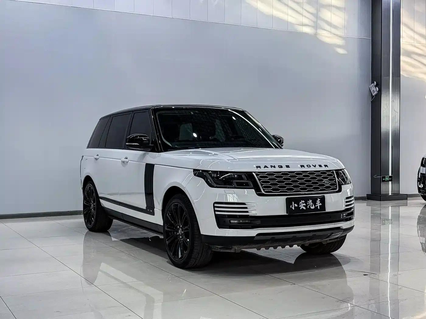Range Rover 2022 3.0 L6 400PS Legendary Extended Classic Edition — миниатюра 3