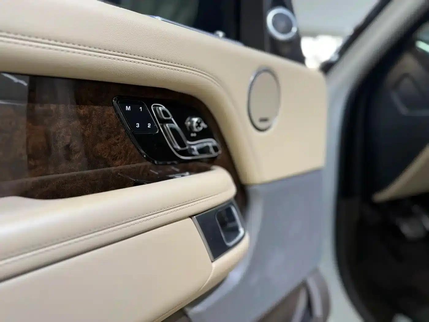 Range Rover 2022 3.0 L6 400PS Legendary Extended Classic Edition — миниатюра 23