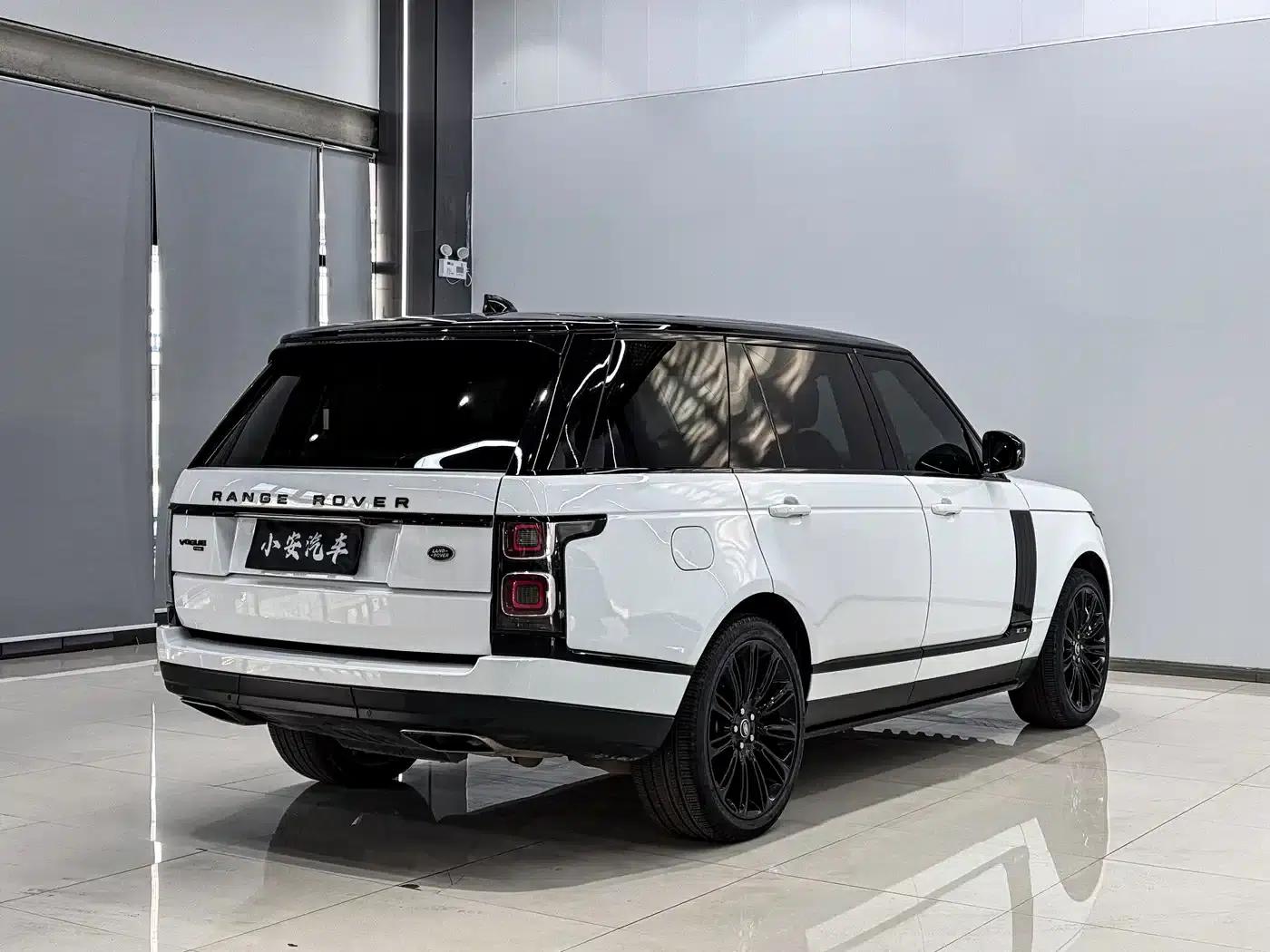 Range Rover 2022 3.0 L6 400PS Legendary Extended Classic Edition — миниатюра 4