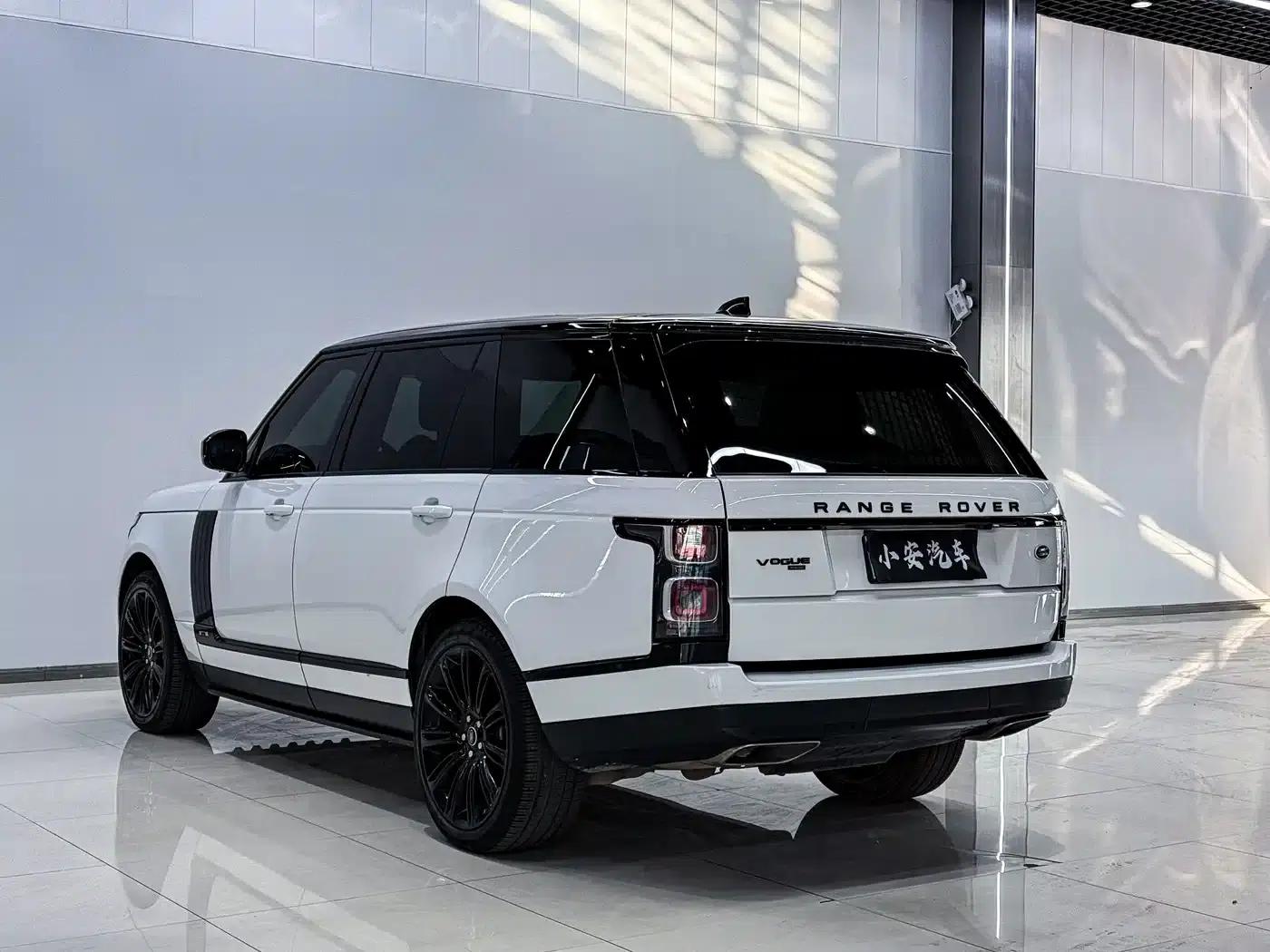 Range Rover 2022 3.0 L6 400PS Legendary Extended Classic Edition — миниатюра 5