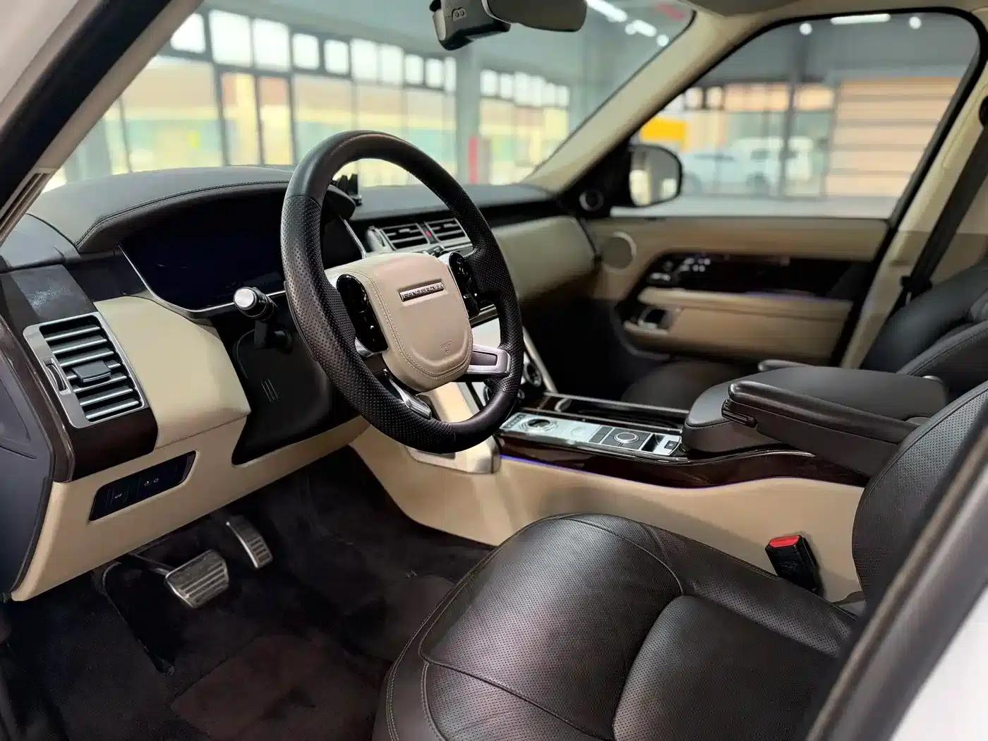 Range Rover 2022 3.0 L6 400PS Legendary Extended Classic Edition — миниатюра 7
