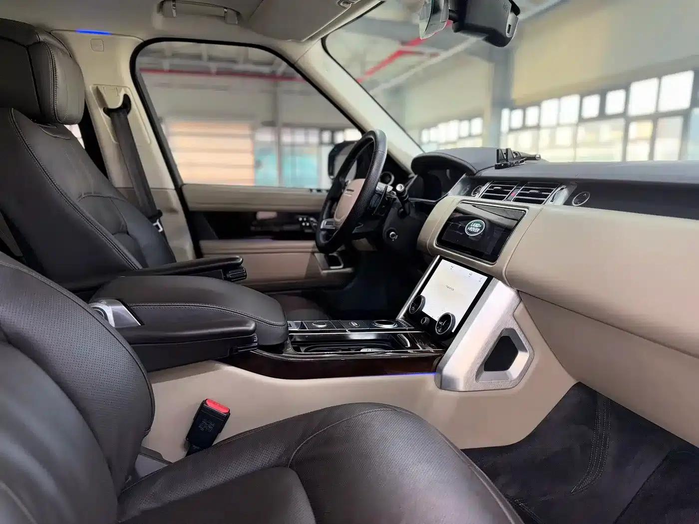 Range Rover 2022 3.0 L6 400PS Legendary Extended Classic Edition — миниатюра 8
