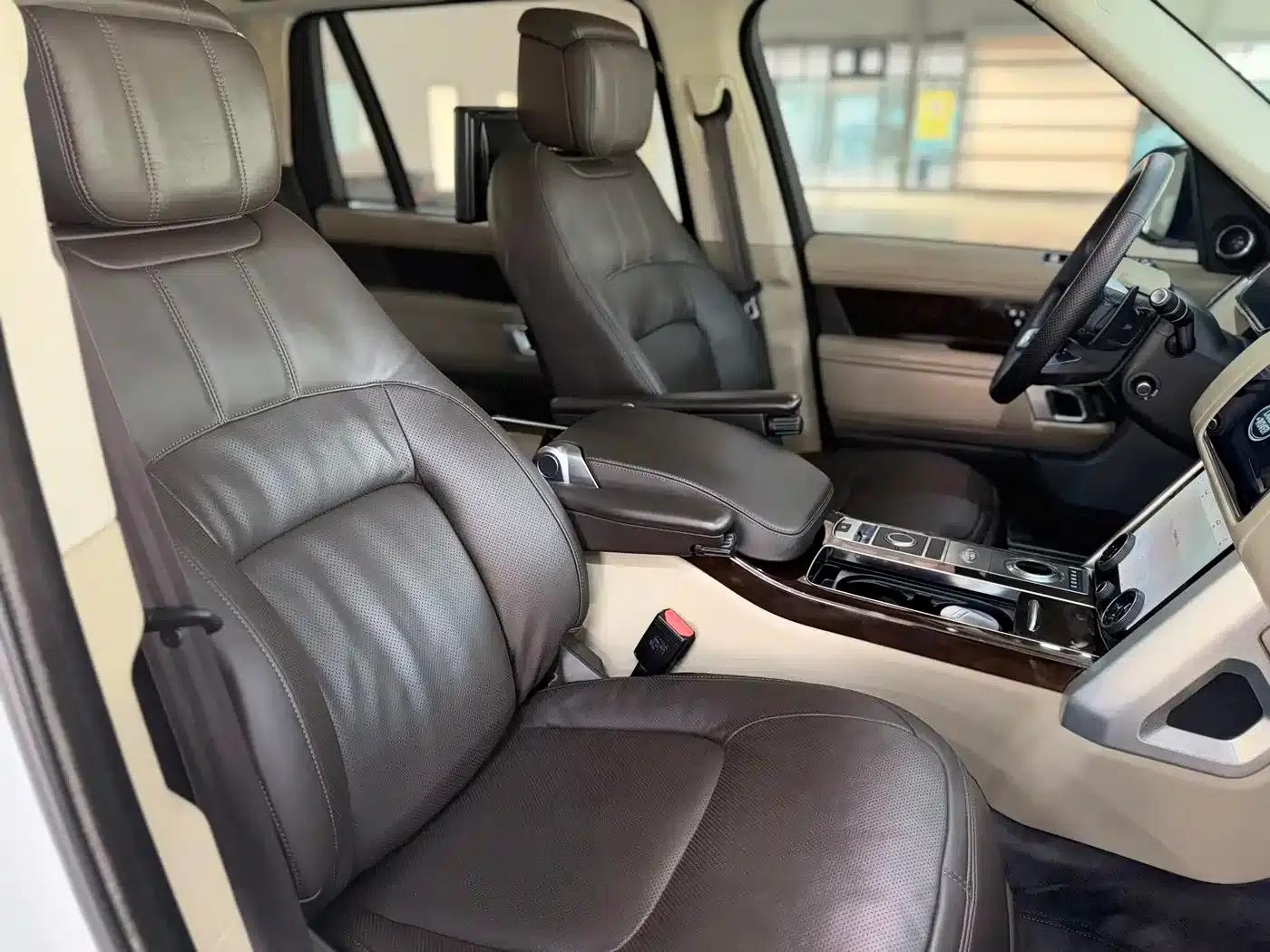 Range Rover 2022 3.0 L6 400PS Legendary Extended Classic Edition — миниатюра 9