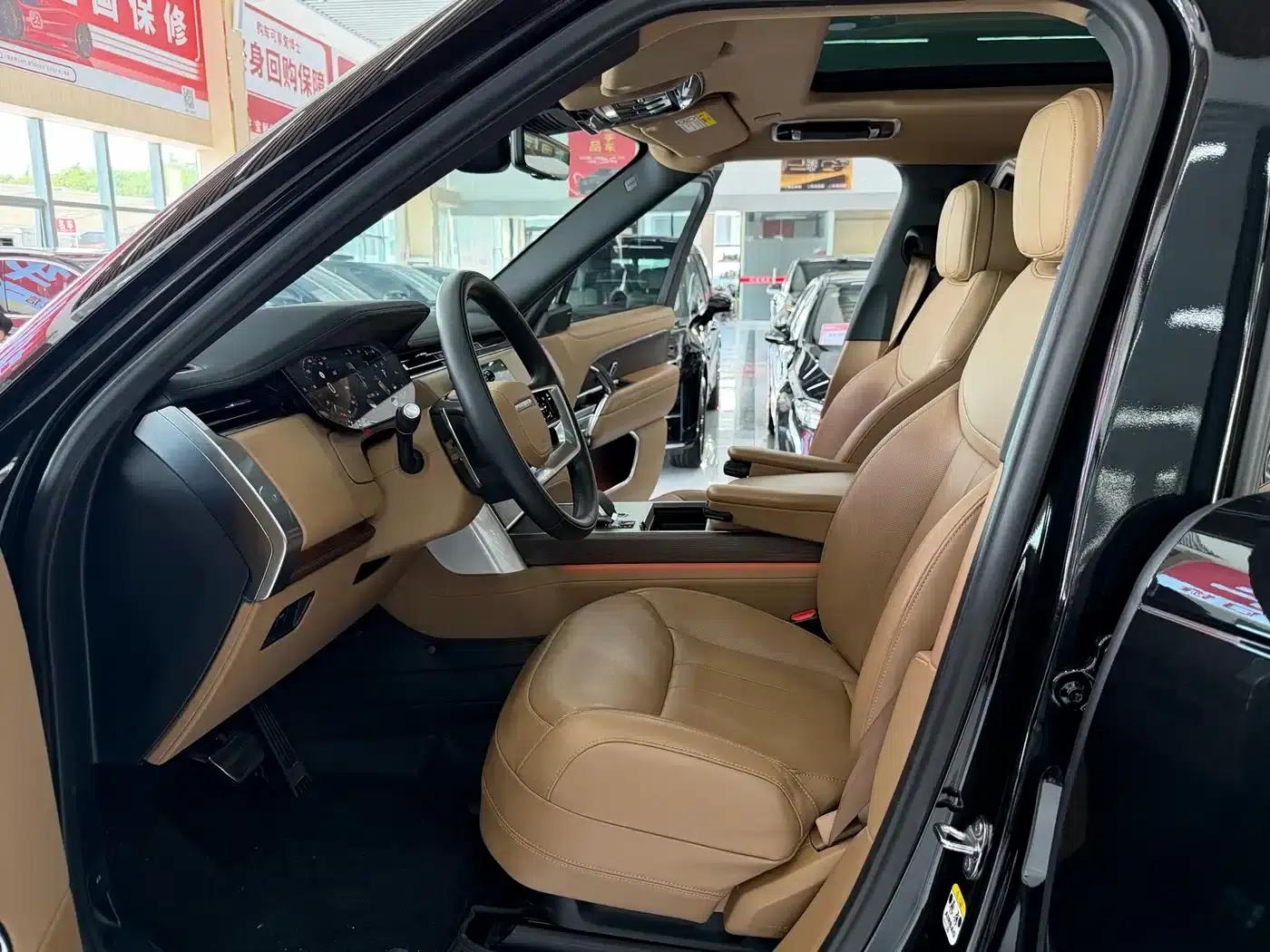 Range Rover 2024 3.0 L6 400PS Extended Wheelbase 7-Seater — миниатюра 12