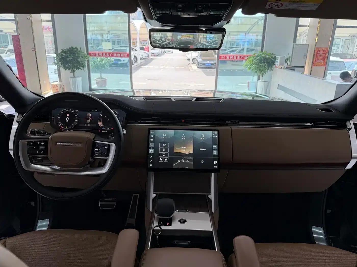 Range Rover 2024 3.0 L6 400PS Extended Wheelbase 7-Seater — миниатюра 7