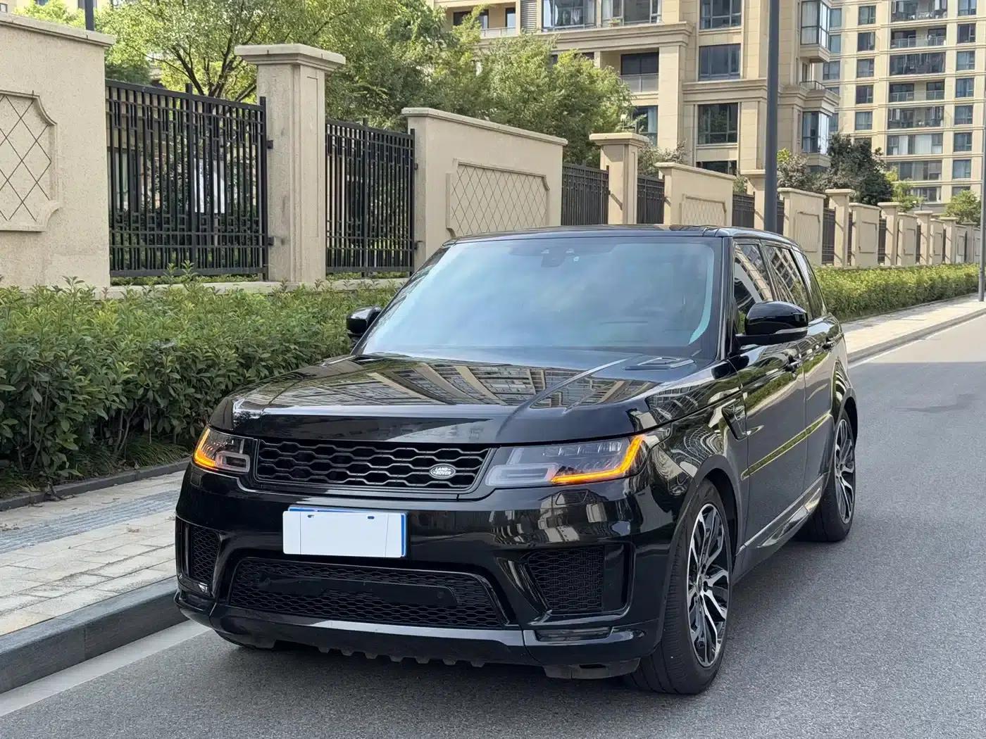 Range Rover Sport 2022 3.0 L6 Black Edition — миниатюра 1