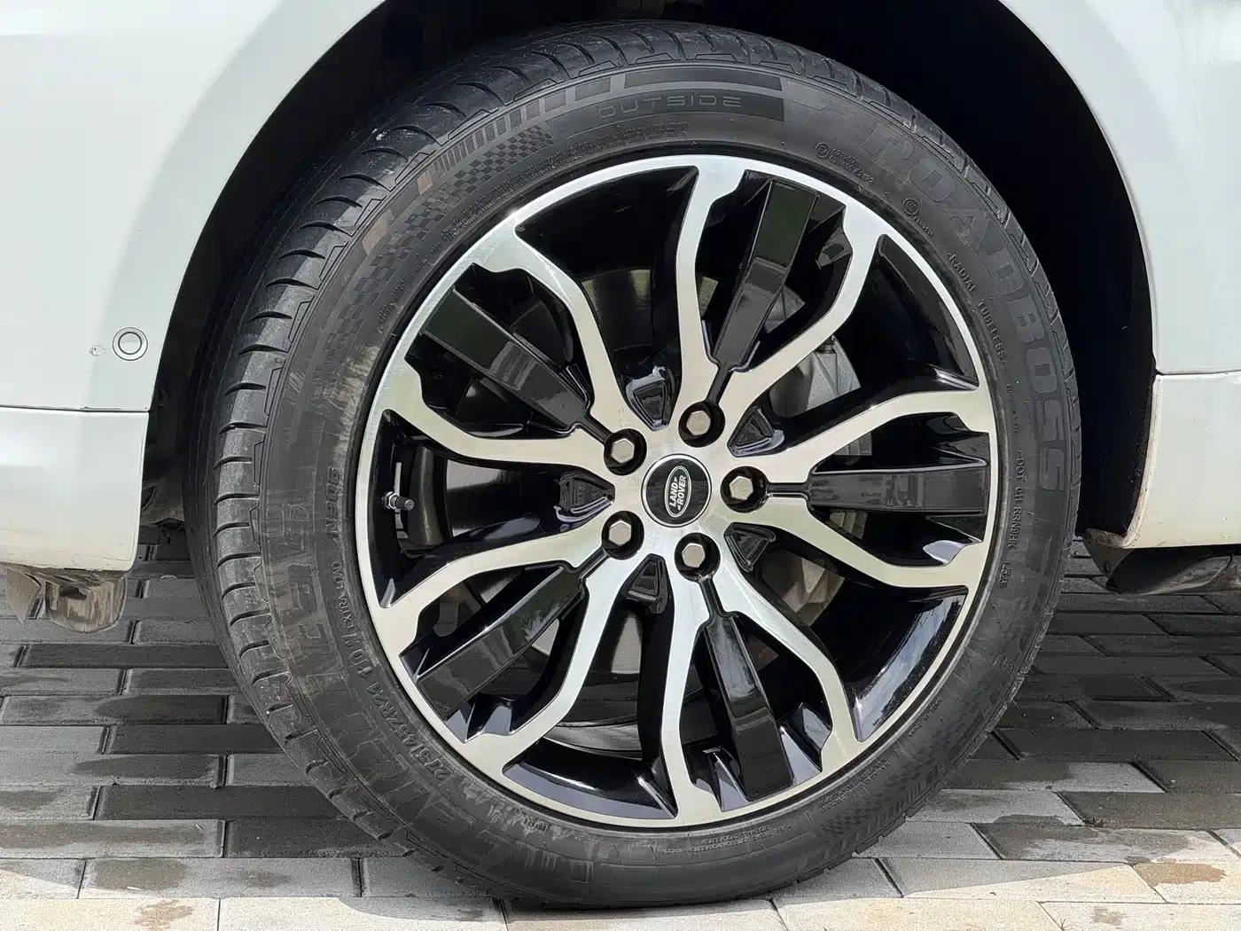 Range Rover Sport 2021 3.0 L6 Black Edition — миниатюра 18