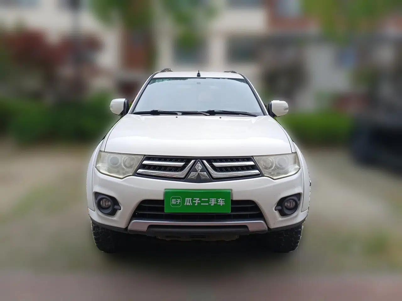 Mitsubishi Pajero Sport 2013 2.4L Manual Two-Wheel Drive Comfort Edition — миниатюра 2