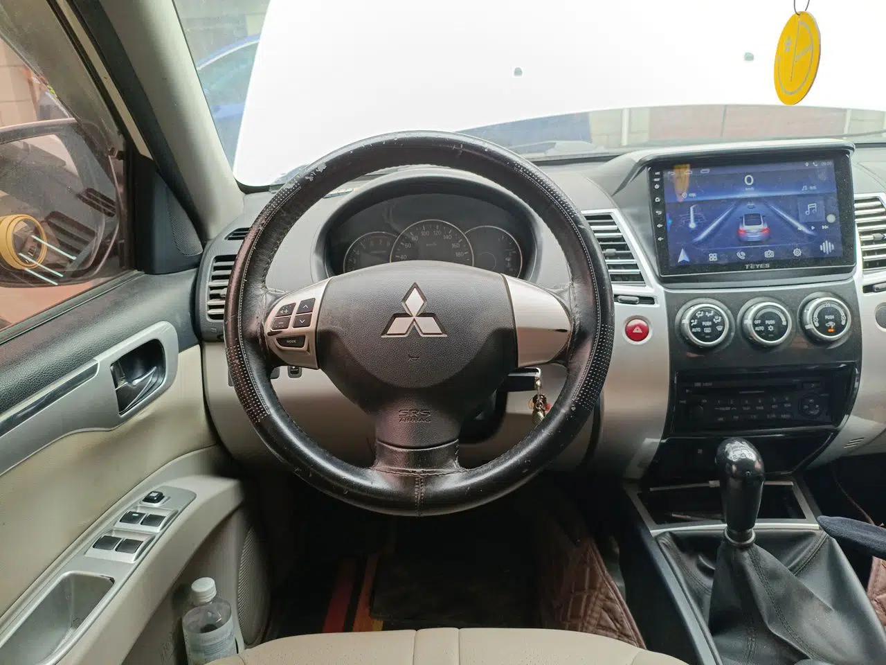 Mitsubishi Pajero Sport 2013 2.4L Manual Two-Wheel Drive Comfort Edition — миниатюра 11