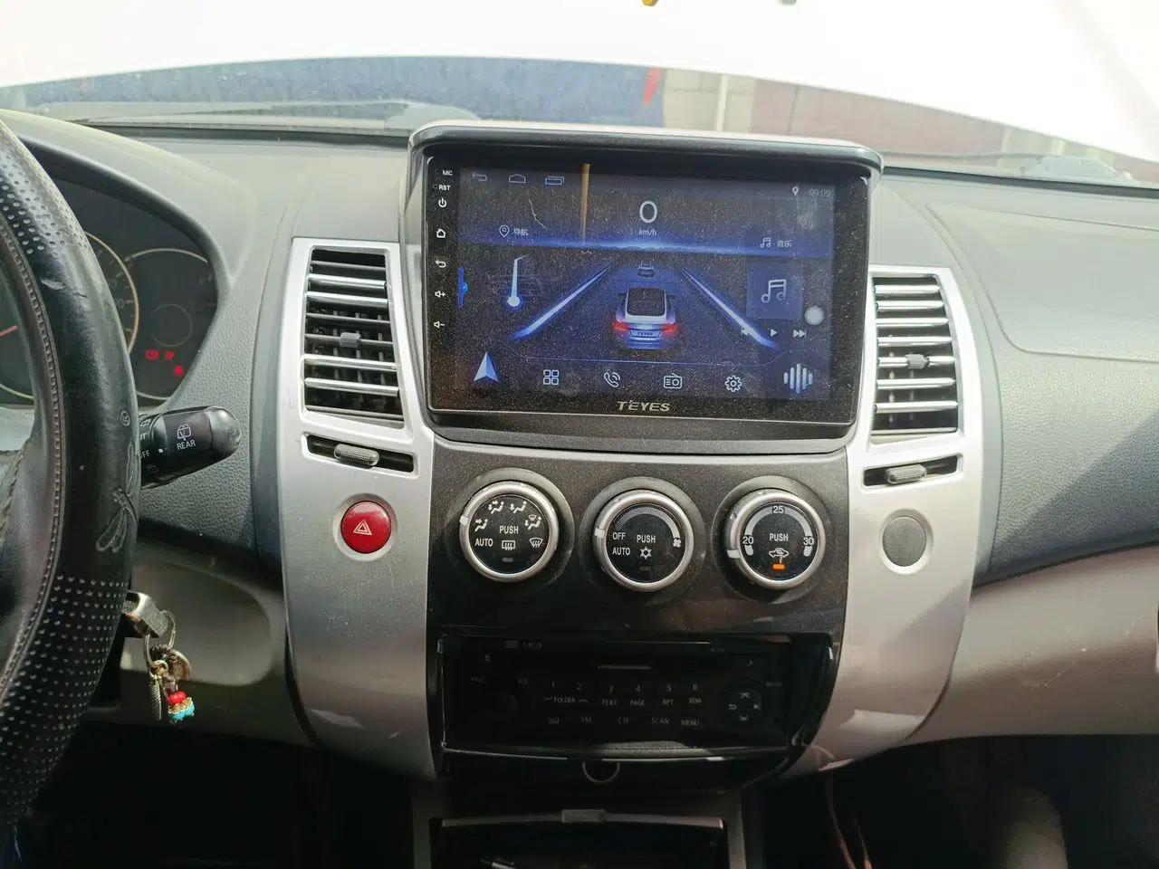 Mitsubishi Pajero Sport 2013 2.4L Manual Two-Wheel Drive Comfort Edition — миниатюра 14