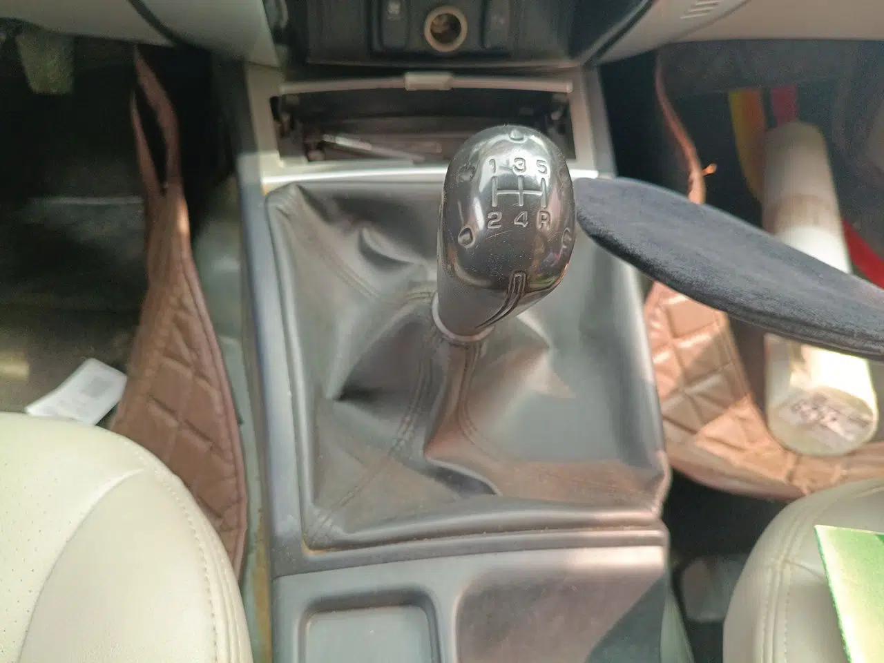 Mitsubishi Pajero Sport 2013 2.4L Manual Two-Wheel Drive Comfort Edition — миниатюра 15