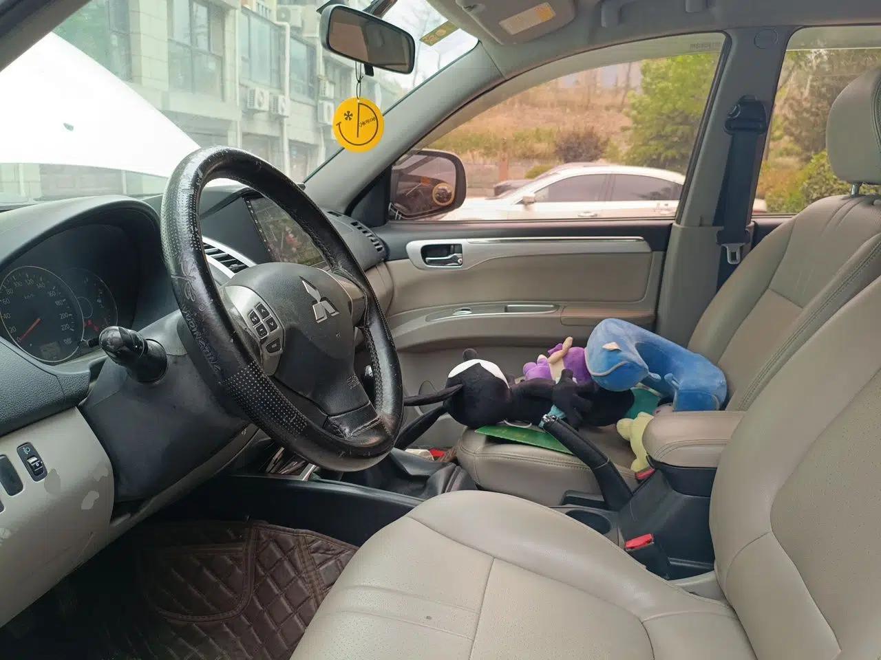 Mitsubishi Pajero Sport 2013 2.4L Manual Two-Wheel Drive Comfort Edition — миниатюра 16
