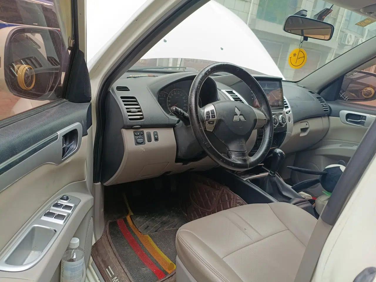 Mitsubishi Pajero Sport 2013 2.4L Manual Two-Wheel Drive Comfort Edition — миниатюра 17